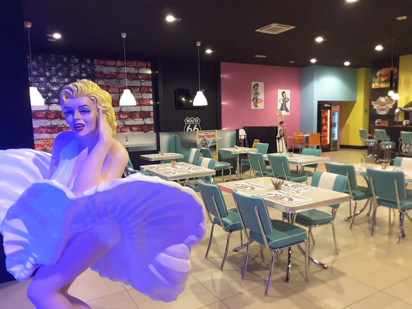 PROGETTO E REALIZZAZIONE RISTORANTE